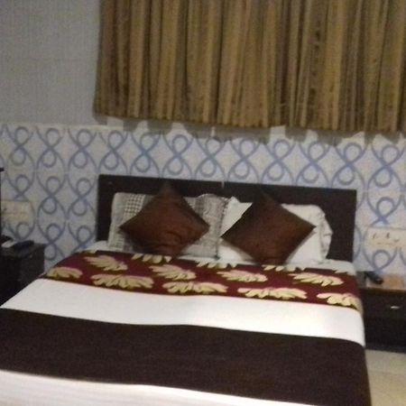 Hotel Majesty Palace Mumbai Exterior foto